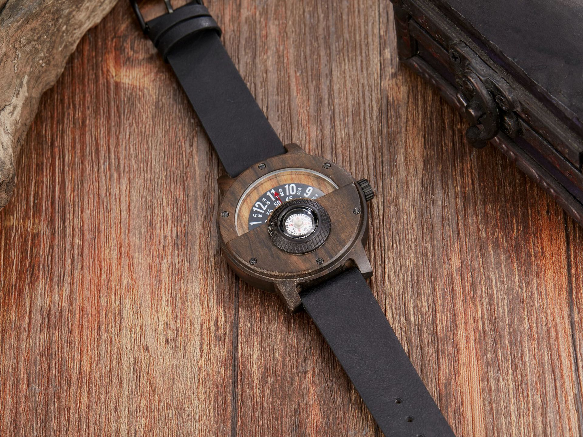 GRACE AXIS -Compass Wooden Watch